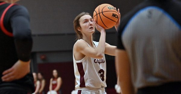 A women basketball player attempts a free throw.