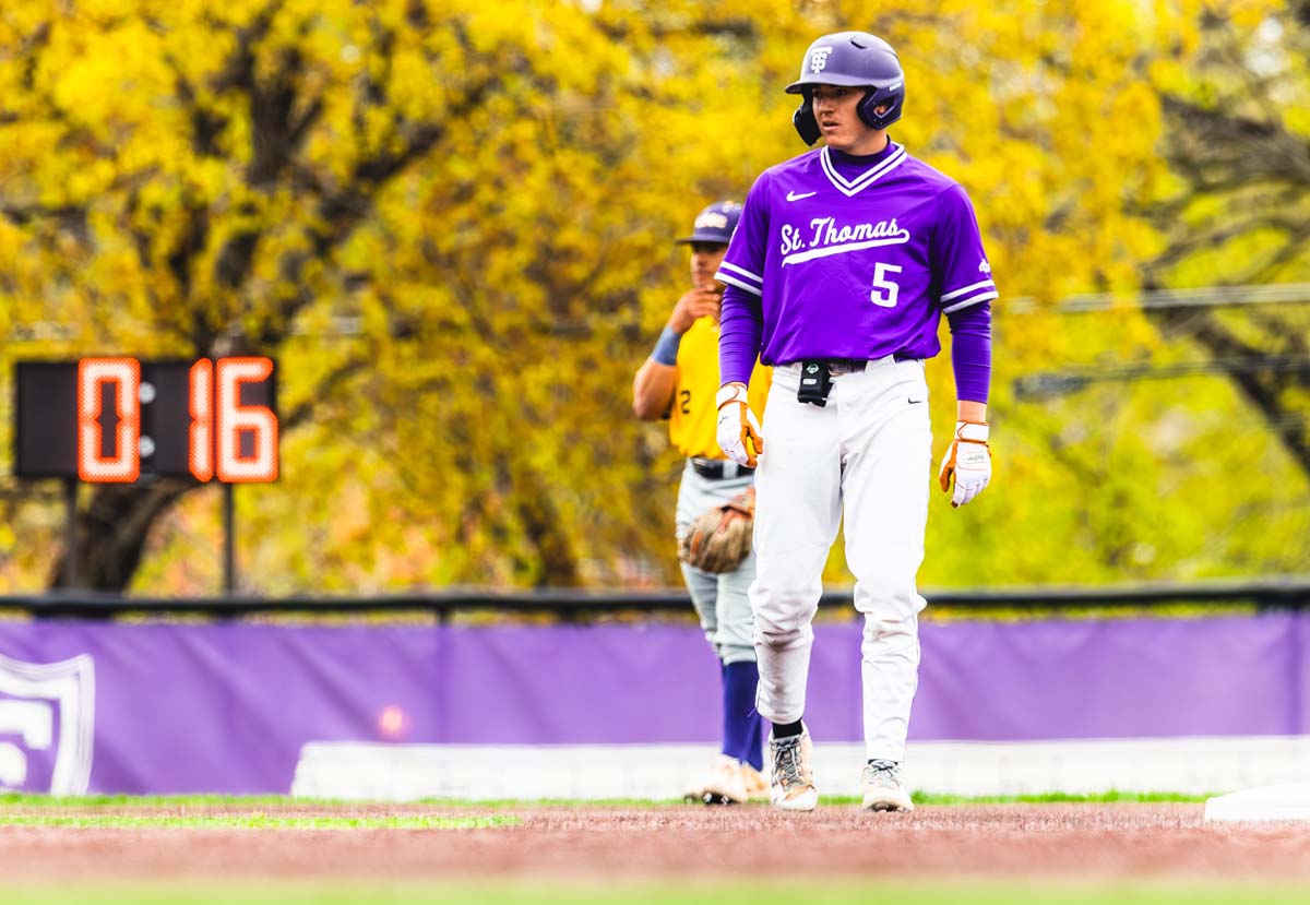 A base runner from the University of St. Thomas stands on second base.