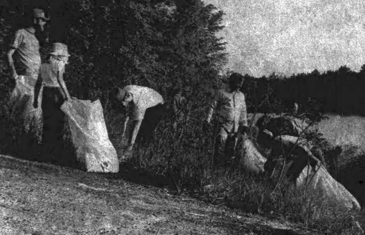 Members of the Red Cedar Bassmasters performed a public service recently when they removed debris from the boat landing at Cedar Falls. This organization has been involved in a number of other projects, including sponsorship of a boating safety course. Staff photo by Dan Loonstra. June 2, 1976 Dunn County News